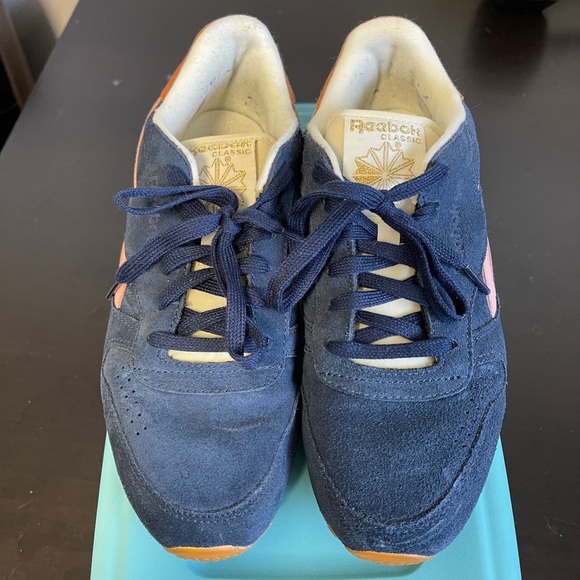 Navy Blue Reebok Classic Trainers (SIZE US W7) - Picture 5 of 7